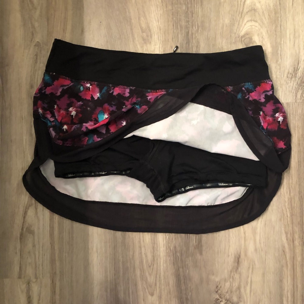 Size 8 Lululemon Floral Hotty Hot skirt - Picture 2 of 5